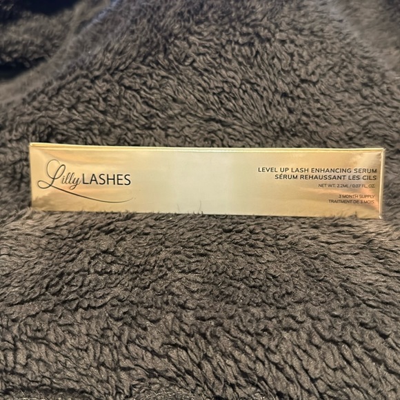 Lilly Lashes Level Up Lash Enhancing Serum - Picture 1 of 3